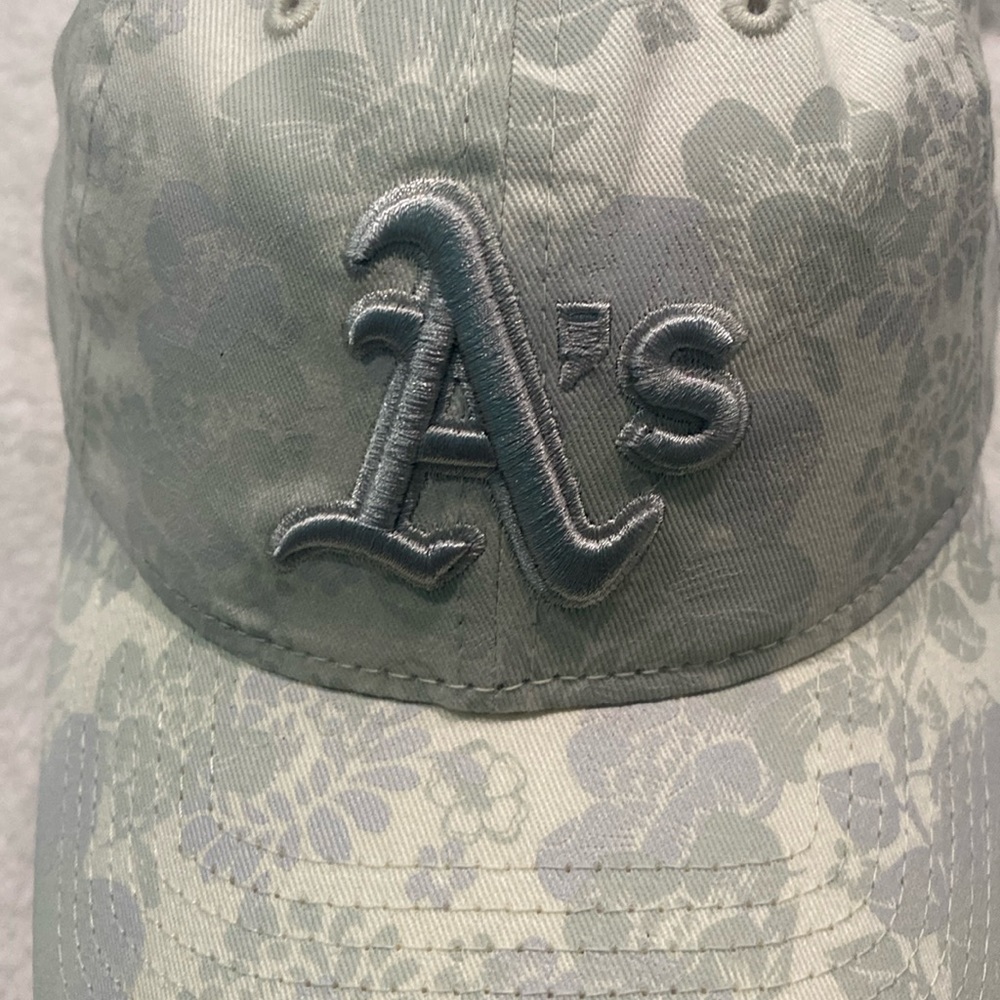 🆕New Era Oakland Athletics, White Tonal/Faint Floral,  Women’s Adjustable Hat⚾️ - Picture 2 of 8
